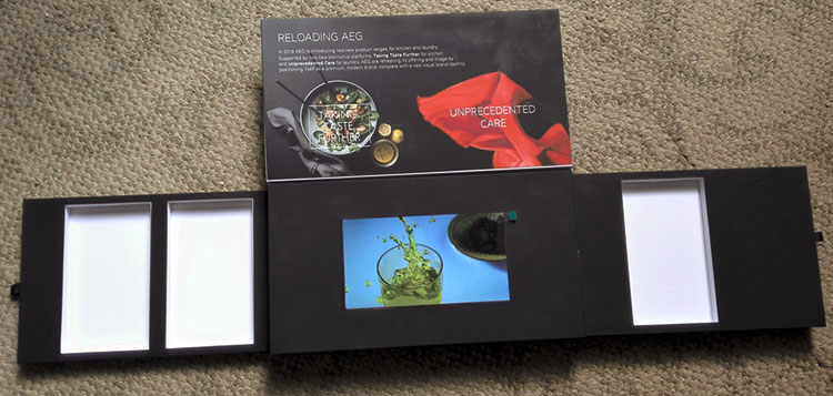 A l’aide de prototypes en images de synthèse, nous travaillons avec vous afin de finaliser votre projet et de vous 
	offrir la solution PLV carton intégrant des écrans LCD, coffrets d'appels d'offre multimédia, autres présentoir et affichage vidéo in print. 
	Alors n’hésitez plus et faites appel à nous ! Fabricant en france brochures video-in-print,conception Française plv video,réalisation plaquettes video in print,plv carton imprimé écran LCD,
	plv vidéo carton imprimé,classeurs imprimés vidéo in print, presentoir publicite sur le Lieu de Vente,Merchandising multimédia,
	design graphique,signal&eacute;tique immobili&egrave;re,plv de comptoir video in print,plv de sol avec écran LCD,chevalet dynamique LCD,video in print,plaquette multim&eacute;dia